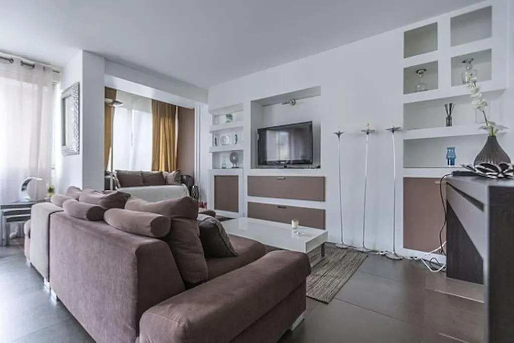 Victor Hugo Carrefour Pompe 16E Proche Etoile Et Tour Eiffel Apartment Paris 0*,  France